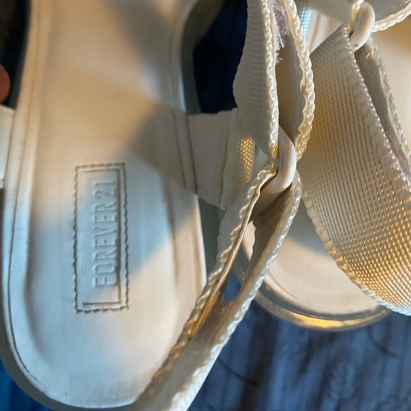 Forever 21 chunky clear Velcro sandals 8 - Picture 6 of 8